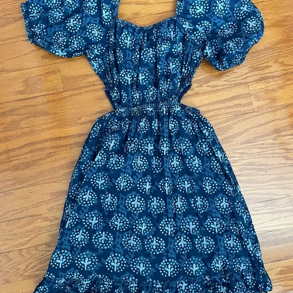 Elegant Blue Patterned Dress - Picture 2 of 5